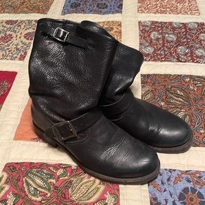 Frye boot size 7.5, Veronica Slouch Shortie Moto boot black pebbled leather